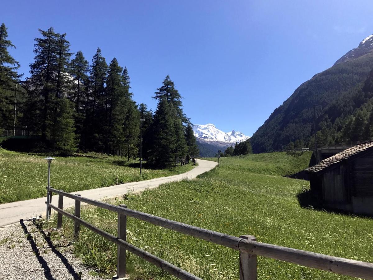 B&B Matterhorn Golf Randa Buitenkant foto