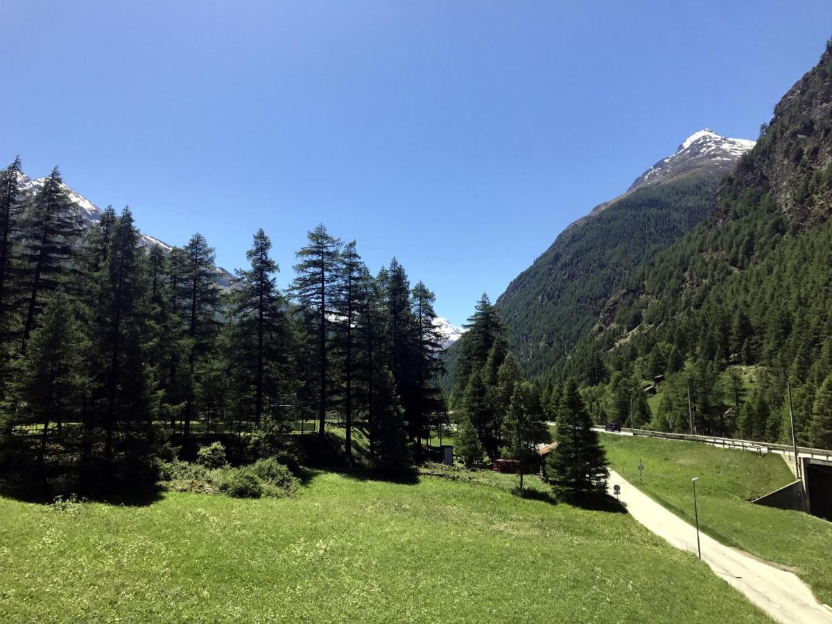 B&B Matterhorn Golf Randa Buitenkant foto