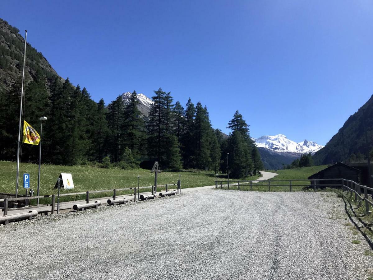 B&B Matterhorn Golf Randa Buitenkant foto